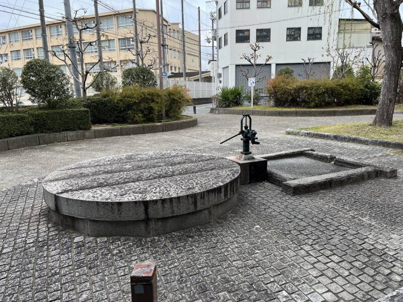 土居川公園に有る農人町井です。